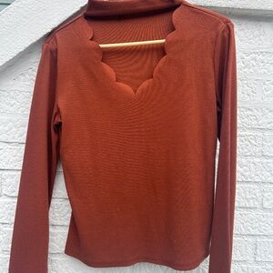 Ribbed Brown Scalloped Heart Top